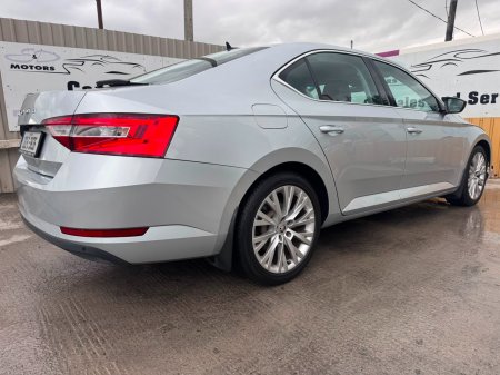2020 Skoda Superb - photo 2