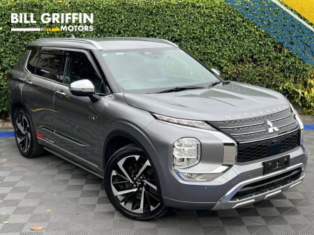 2022 Mitsubishi Outlander 7-SEATER 2.4 HYBRID AUTO // BOSE SOUND SYSTEM // HEATED FRONT & REAR SEATS // 360 PARKING CAMERAS