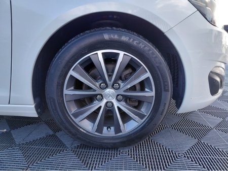 2016 Peugeot 308 - photo 2