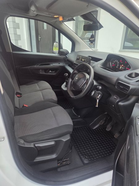 2020 Peugeot Partner - photo 9