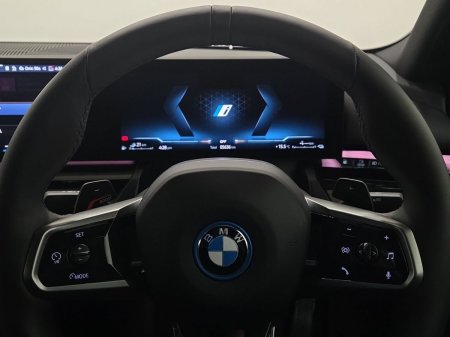 2025 BMW 5-Series - photo 9