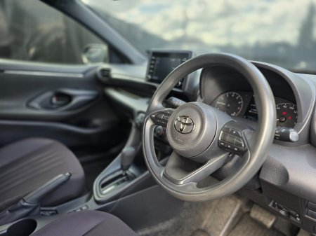 2020 Toyota Yaris - photo 2