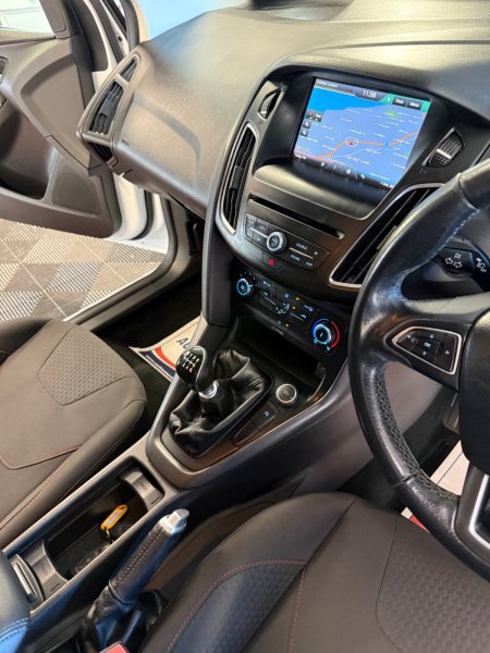 2015 Ford Focus - photo 10