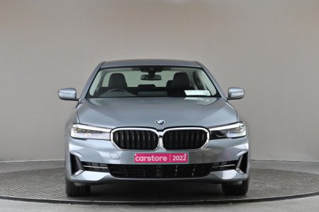 2022 BMW 5-Series - photo 2