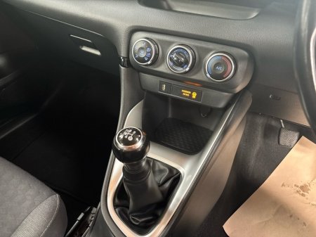 2022 Toyota Yaris - photo 14