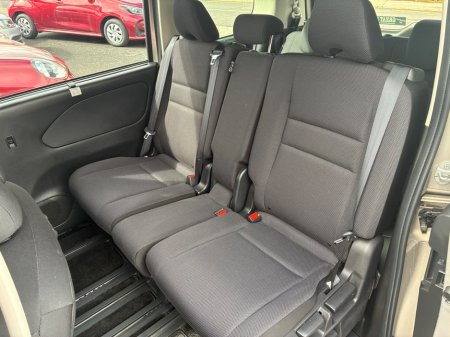 2017 Nissan Serena - photo 17