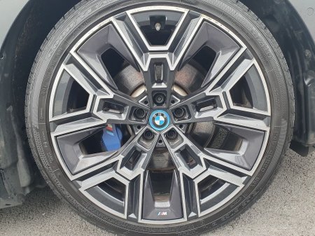 2024 BMW 5-Series - photo 27