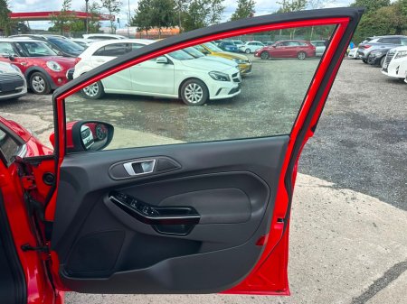 2015 Ford Fiesta - photo 11