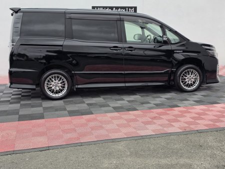 2016 Toyota Voxy - photo 19