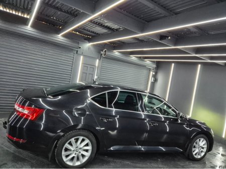 2020 Skoda Superb - photo 2