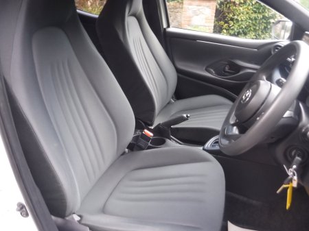 2021 Toyota Yaris - photo 13