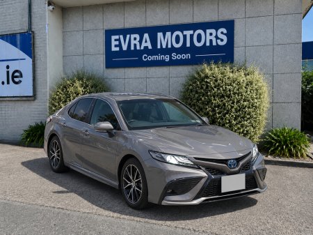 2022 Toyota Camry WS HYBRID AUTOMATIC 2.5 PETROL //VERY LOW MILES//HIGH SPEC//HALF LEATHER ELECTRIC HEATED SEATS//JBL