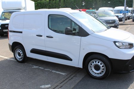 2025 Toyota Proace City - photo 9