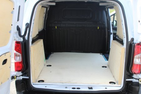 2025 Toyota Proace City - photo 28