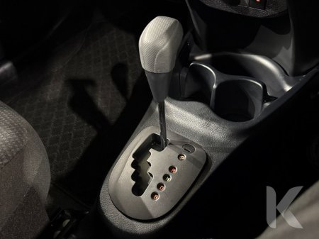 2019 Toyota Vitz - photo 21