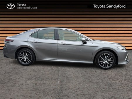 2023 Toyota Camry - photo 3