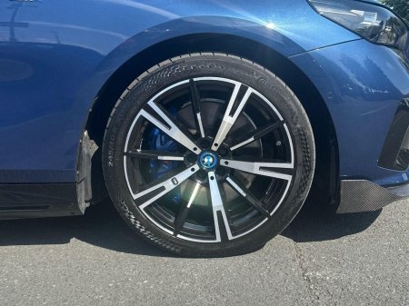2024 BMW 5-Series - photo 13