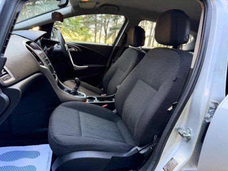 2011 Opel Astra - photo 25