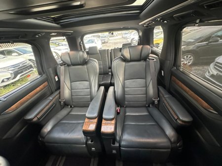 2015 Toyota Alphard - photo 15