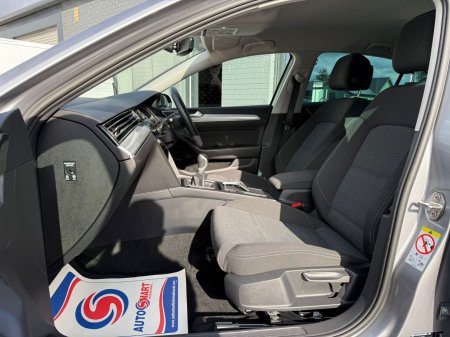 2022 Volkswagen Passat - photo 15