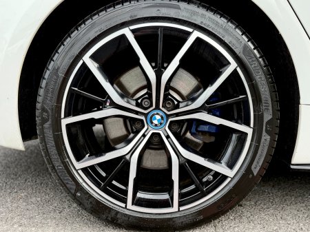 2023 BMW 5-Series - photo 12