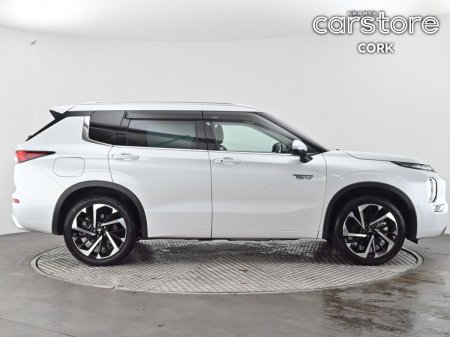 2023 Mitsubishi Outlander - photo 2