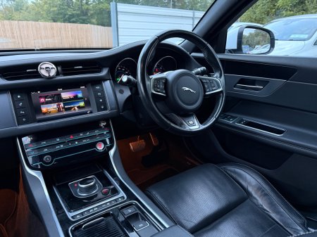 2018 Jaguar XF - photo 32