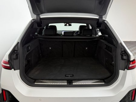 2025 BMW 5-Series - photo 18