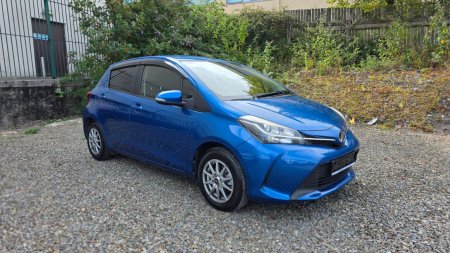 2015 Toyota Vitz - photo 2