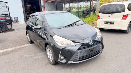 2019 Toyota Vitz - photo 3