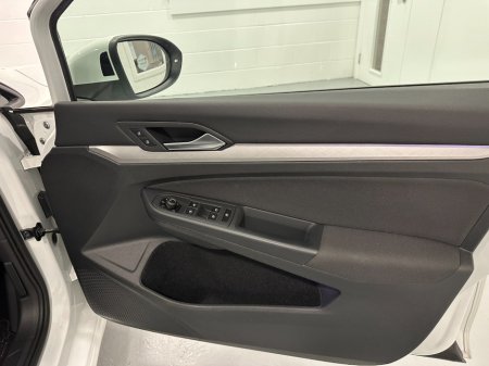 2021 Volkswagen Golf - photo 23