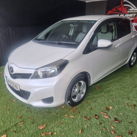 2014 Toyota Vitz - photo 2