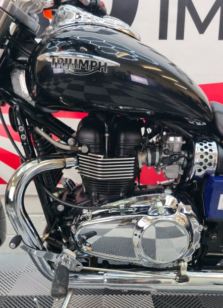2010 Triumph Bonneville - photo 32