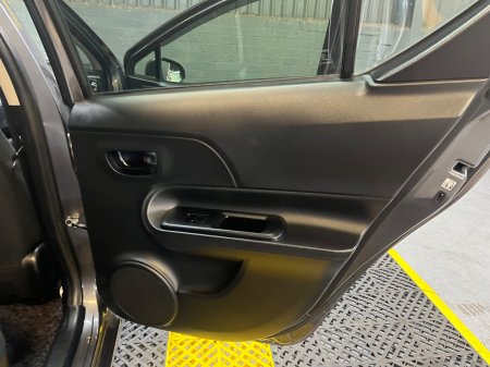 2015 Toyota Aqua - photo 15
