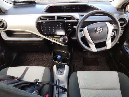 2015 Toyota Aqua - photo 8