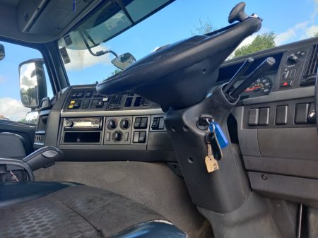 2011 Volvo FM11 - photo 16