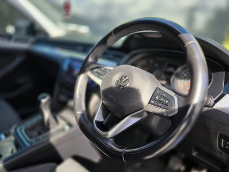 2020 Volkswagen Passat - photo 2
