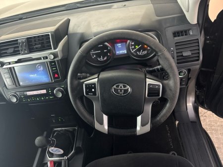 2017 Toyota Land Cruiser - photo 9