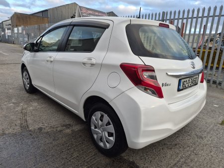 2016 Toyota Vitz - photo 5