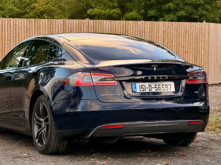 2015 Tesla Model S - photo 18