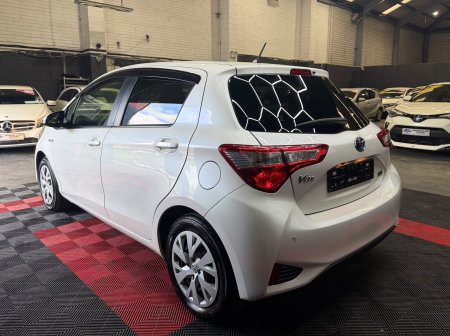2018 Toyota Vitz - photo 15