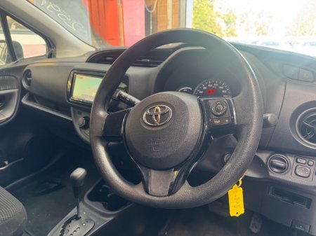 2019 Toyota Vitz - photo 13
