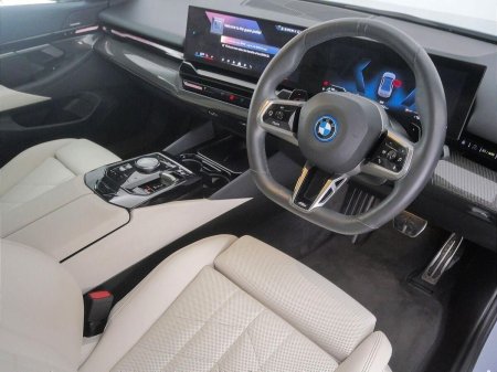 2024 BMW 5-Series - photo 6