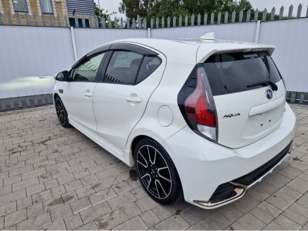 2015 Toyota Aqua - photo 7