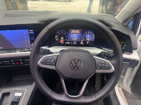 2024 Volkswagen Golf - photo 8