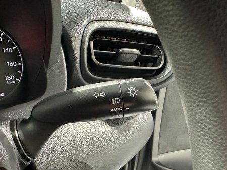 2023 Toyota Yaris - photo 16