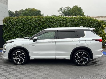 2022 Mitsubishi Outlander - photo 3