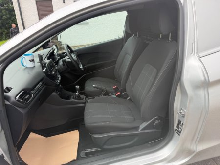 2020 Ford Fiesta - photo 15