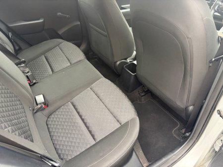 2021 Kia Rio - photo 13
