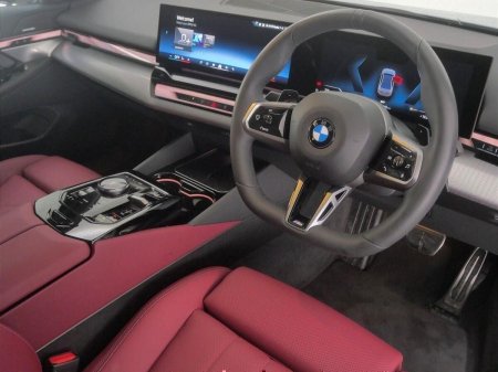 2025 BMW 5-Series - photo 6